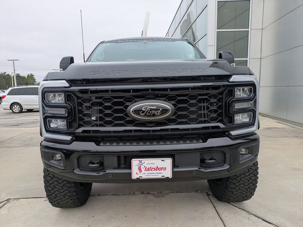 2026 Ford F-250 Super Duty Black Widow