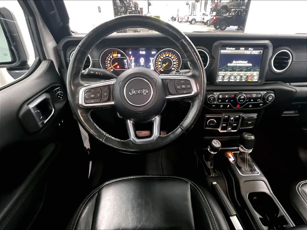 2021 Jeep Wrangler — photo 17