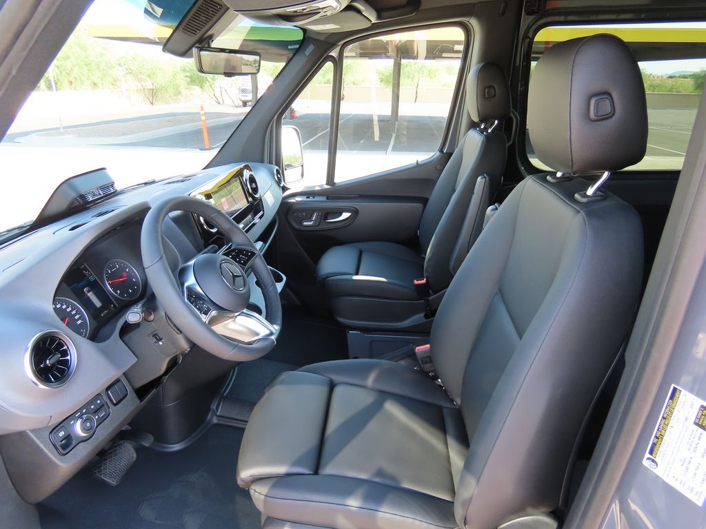 Thumbnail: 2025 Mercedes-Benz Sprinter - 21