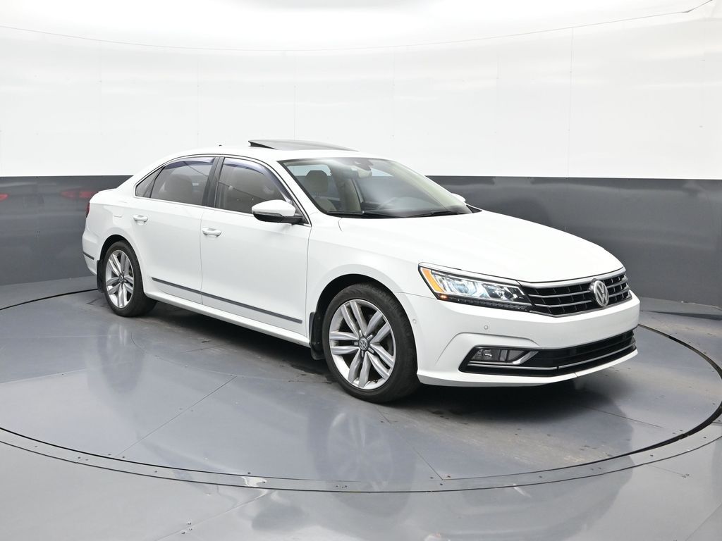 Pure White 2017 Volkswagen Passat Sedan Front-Wheel Drive 6-Speed Automatic