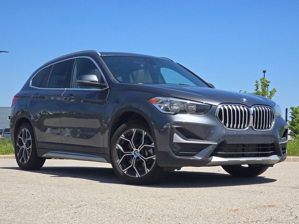 Used 2021 Gray BMW xDrive28i image 2