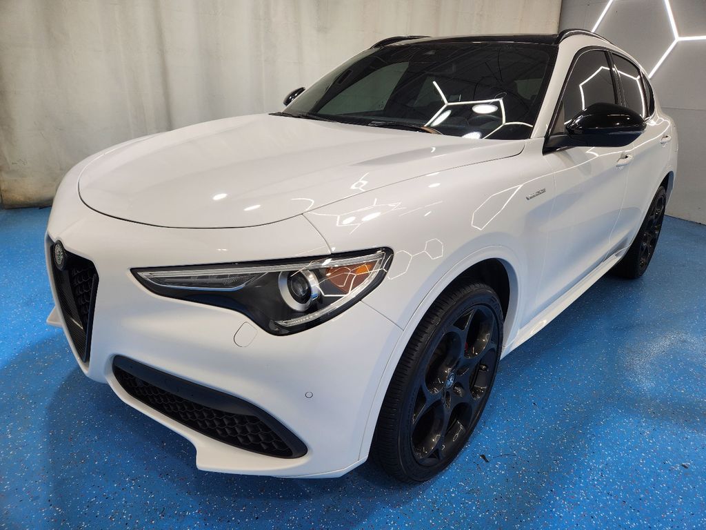 Alfa White 2022 Alfa Romeo Stelvio Veloce AWD SUV / Crossover All-Wheel Drive 8-Speed Automatic