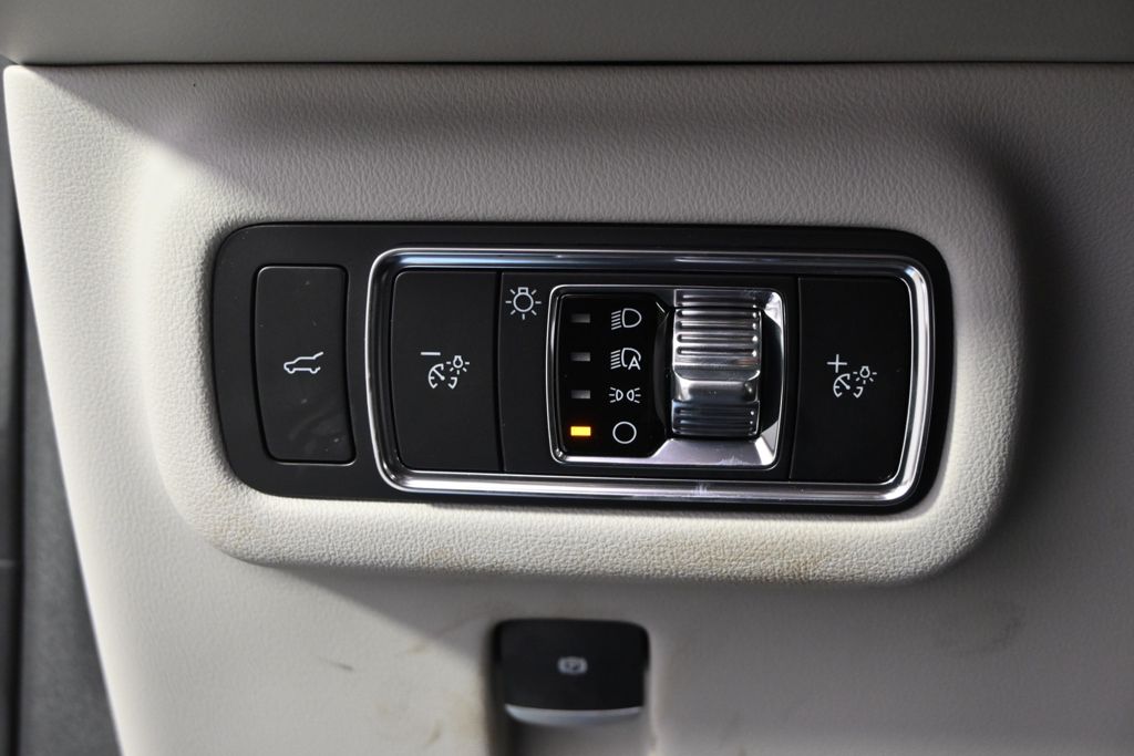 New 2026 White Lincoln Reserve image 24