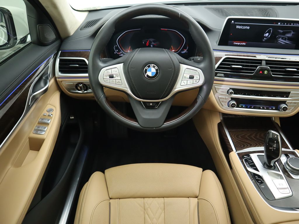 2022 BMW 7 Series 740i 10