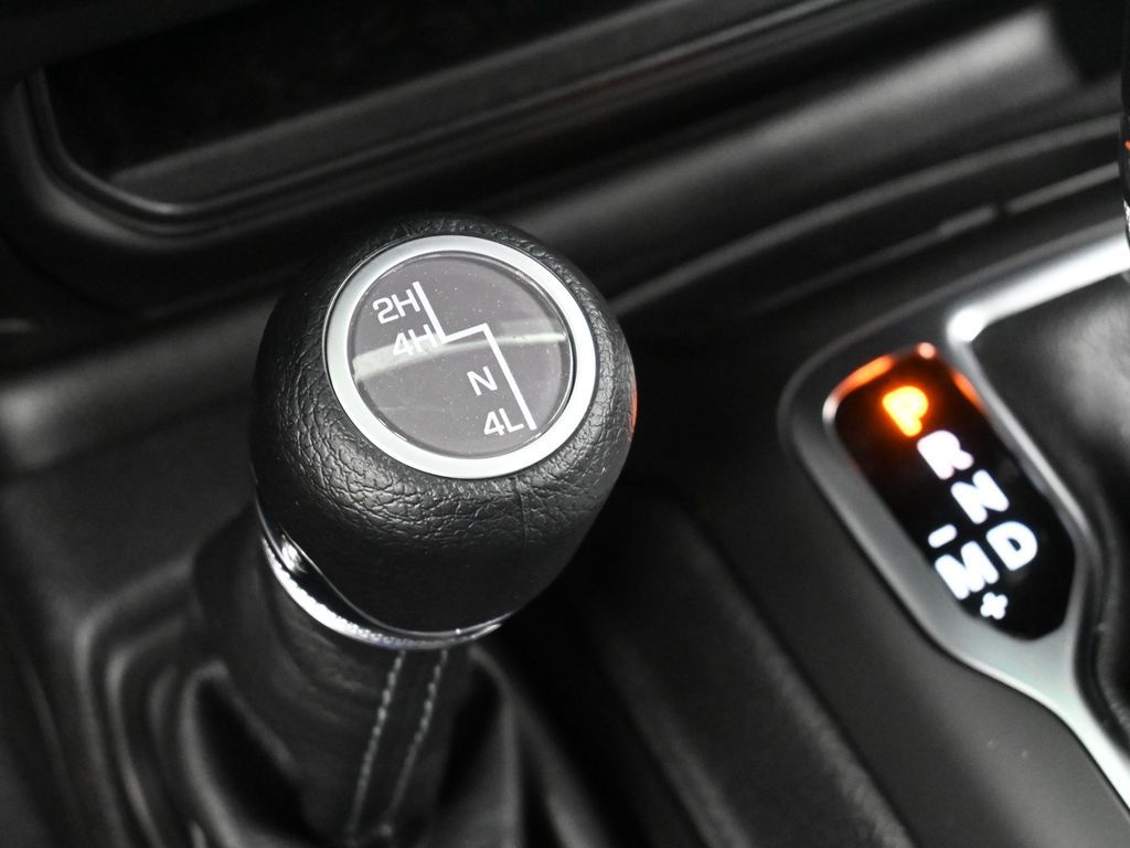 New 2026 Granite Crystal Metallic Clearcoat Jeep Sport image 22