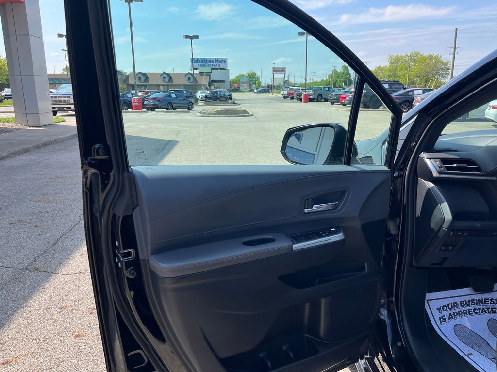 2024 Toyota Sienna Woodland Edition photo