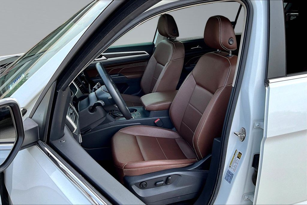 2021 Volkswagen Atlas 3.6L V6 SE w/Technology White at DeMontrond Auto Country