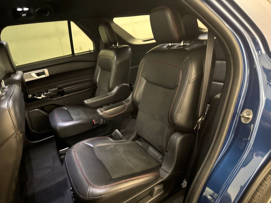 2022 Atlas Blue Metallic Ford Explorer ST-Line RWD SUV