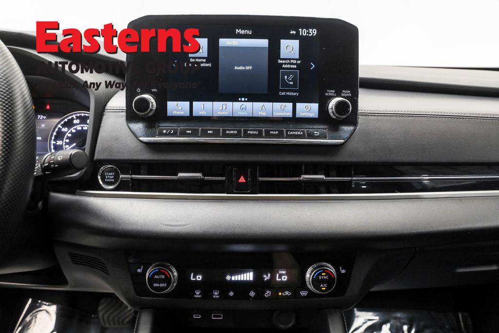 Used 2023 Silver Mitsubishi SE image 12