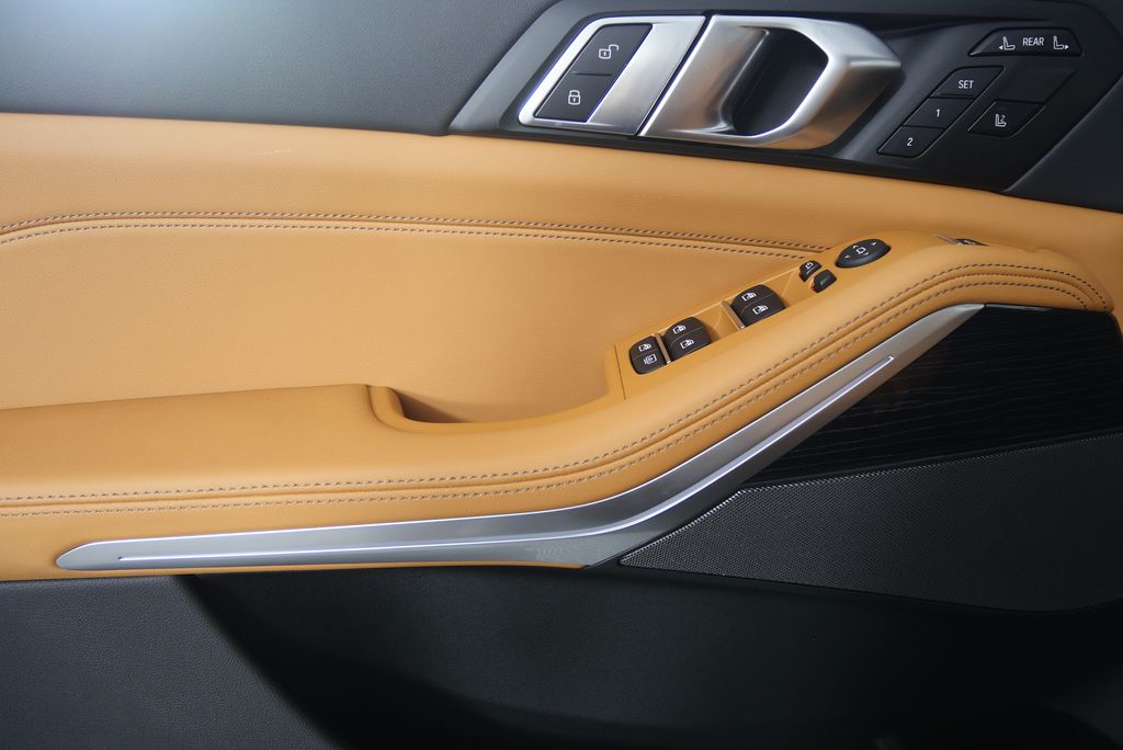 2026 BMW X7 xDrive40i 8