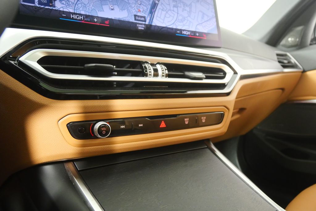 Thumbnail: 2024 BMW 3 Series - 26