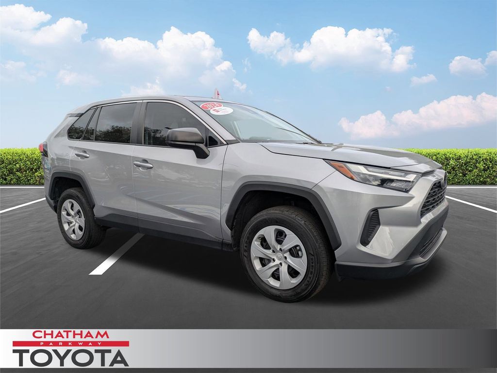 2024 Toyota RAV4 LE's photo