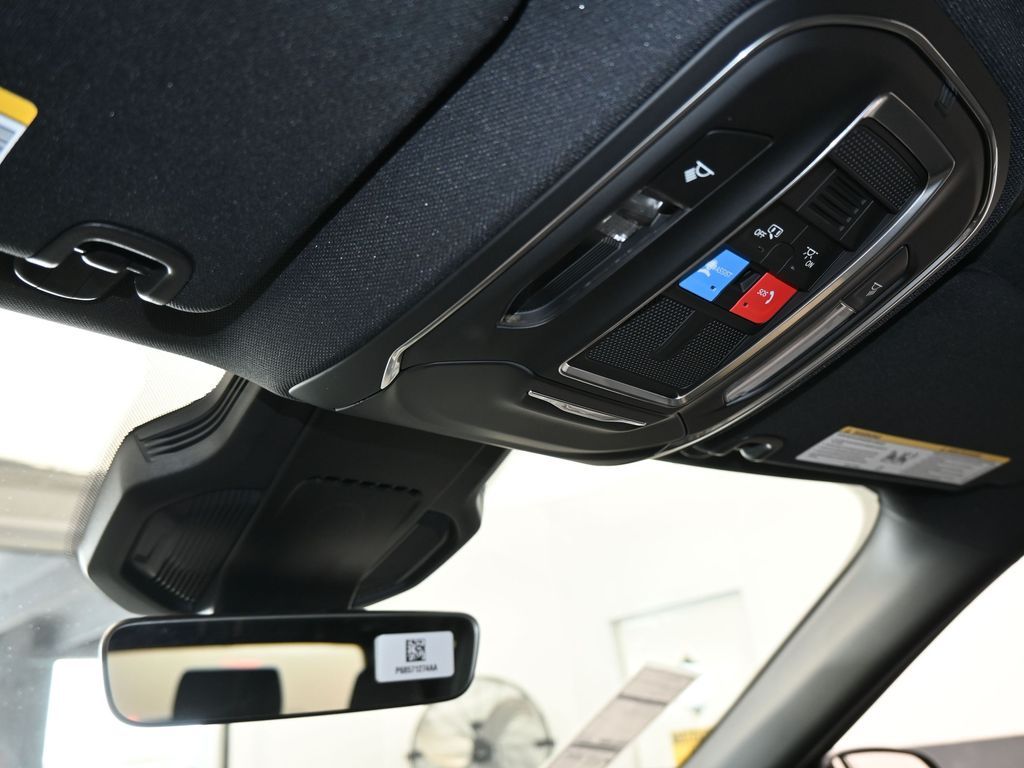 New 2026 silver zynith clearcoat Jeep Laredo image 24