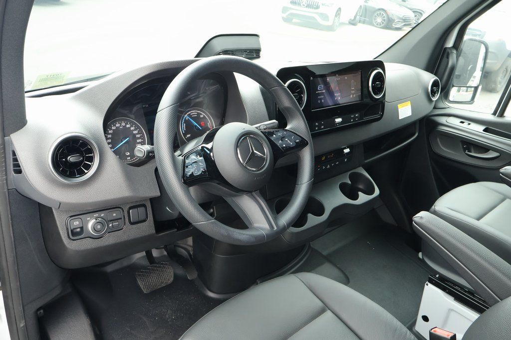 Thumbnail: 2025 Mercedes-Benz eSprinter - 3
