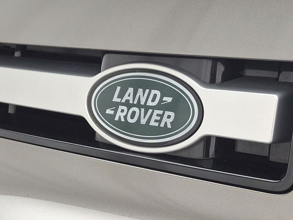2024 Land Rover Defender 110 30