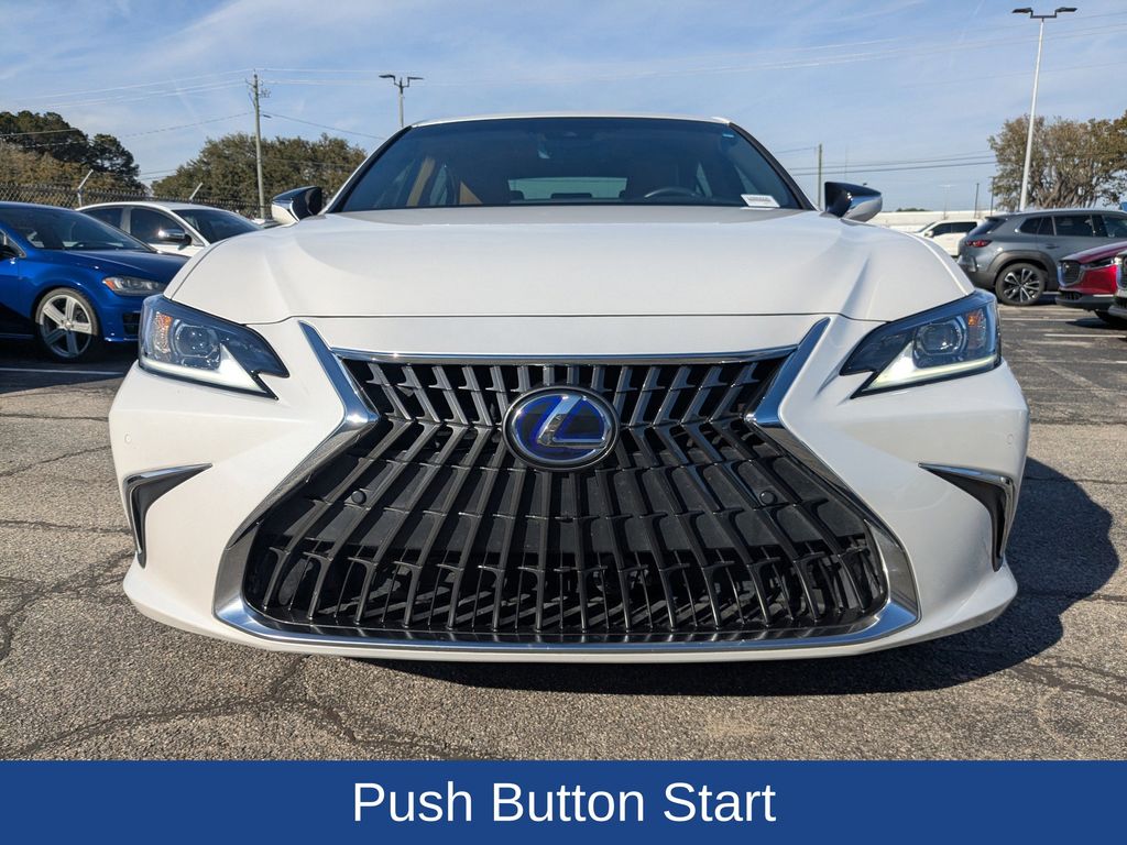 2022 Lexus ES 300h 
