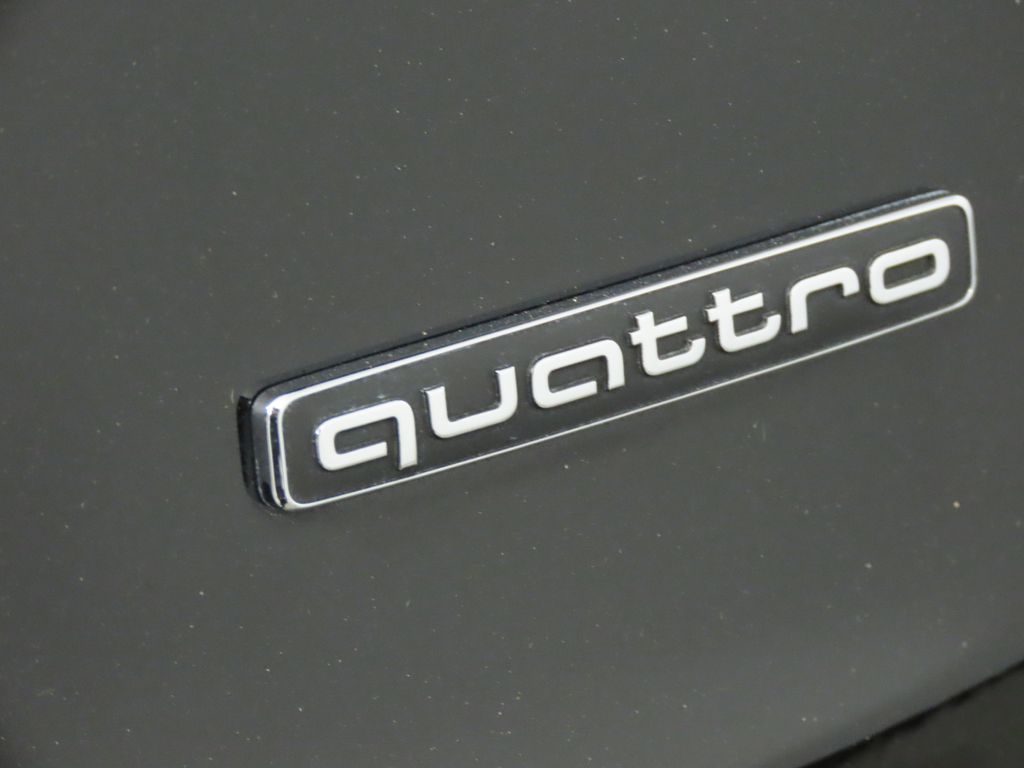 Thumbnail: 2023 Audi Q5 - 10