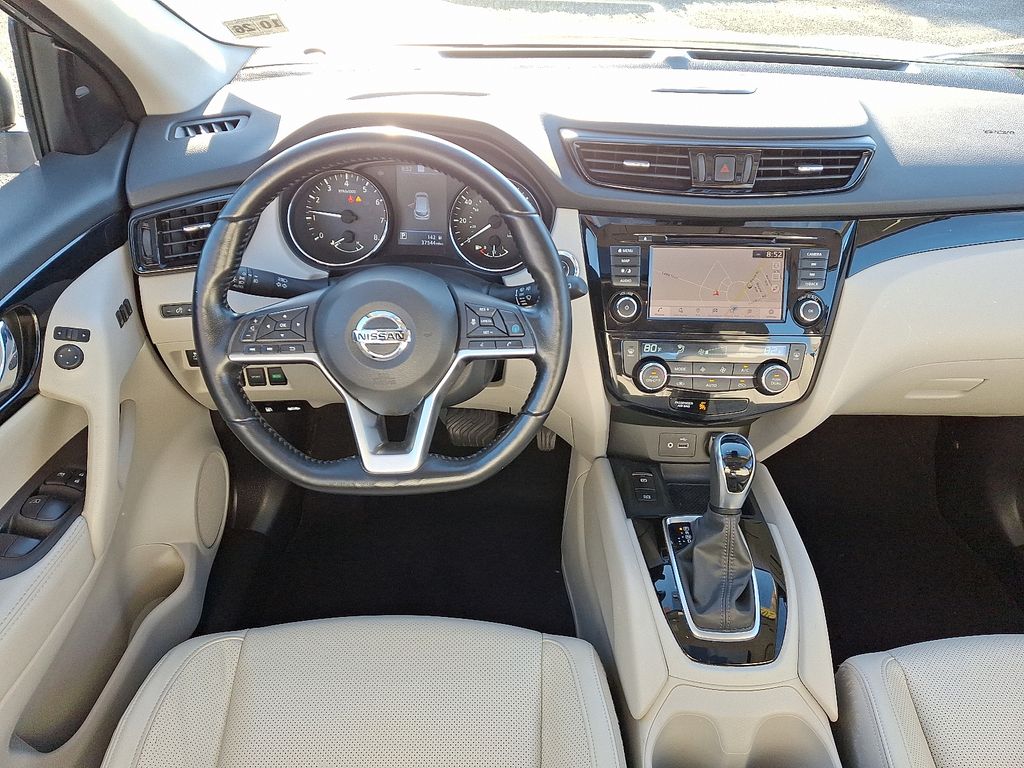 Thumbnail: 2021 Nissan Rogue Sport - 12