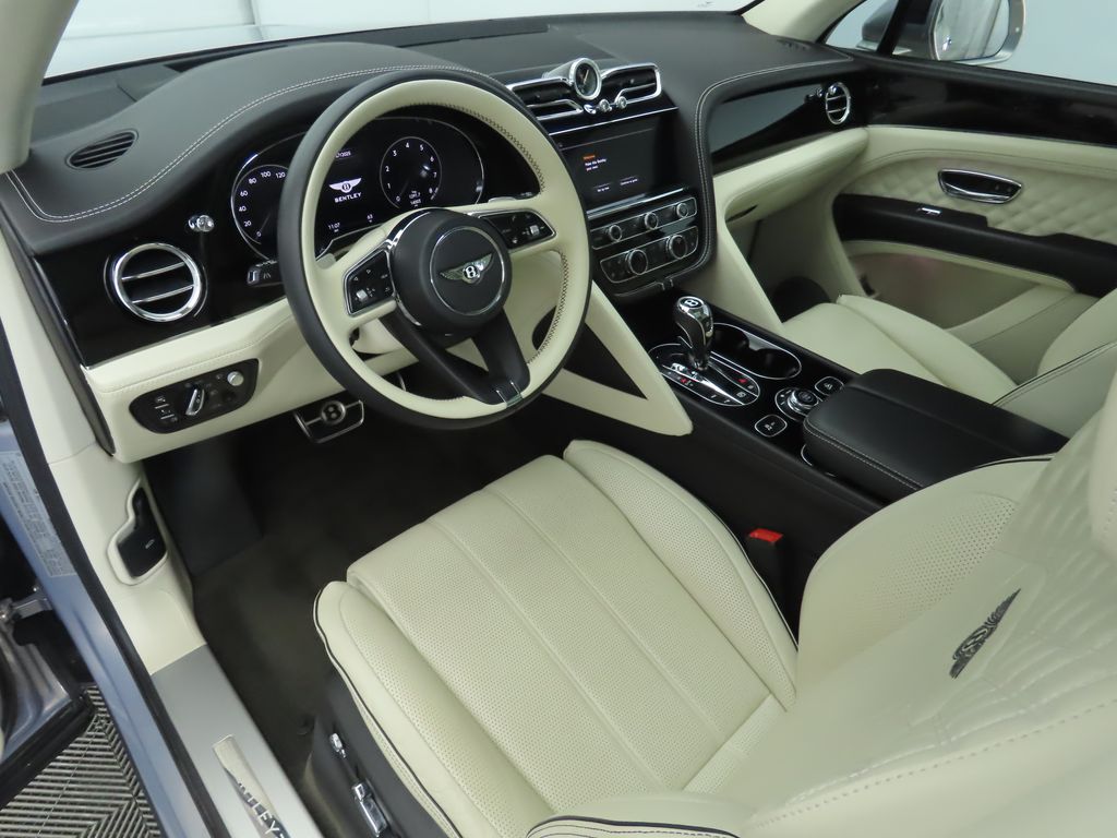 Thumbnail: 2022 Bentley Bentayga - 9