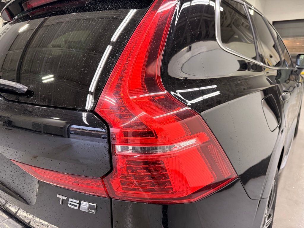 Thumbnail: 2018 Volvo XC60 - 5