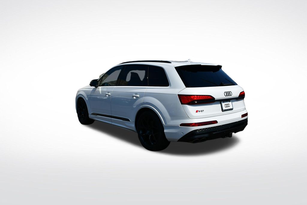 Thumbnail: 2026 Audi SQ7 - 3