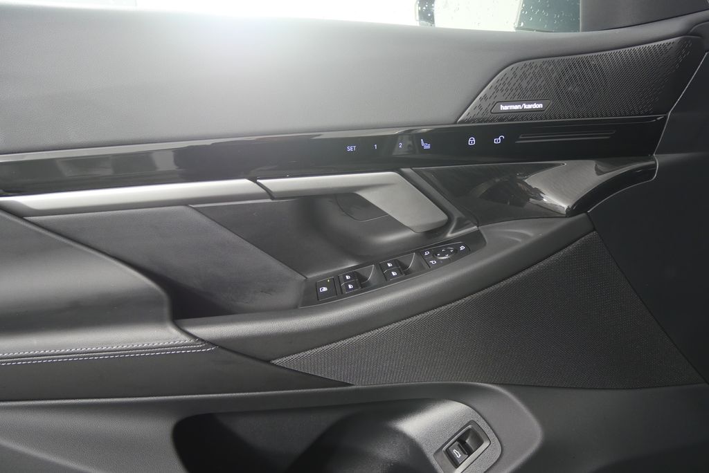 Thumbnail: 2025 BMW 5 Series - 9