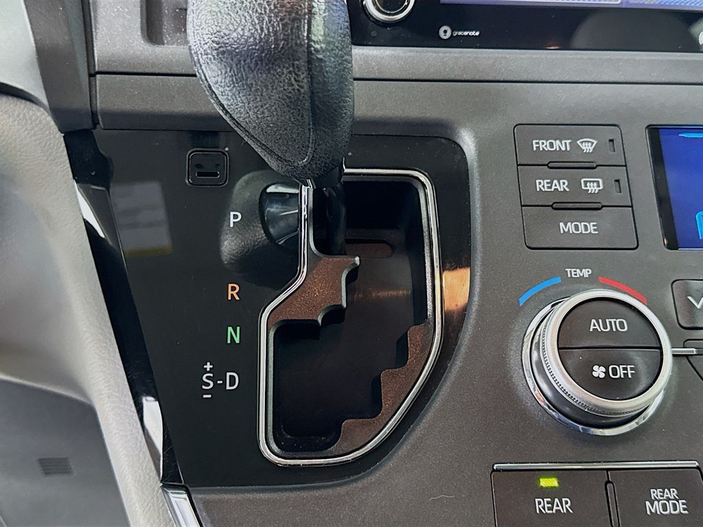 Used Car 2019 Toyota Sienna  Le For Sale Under $25,000 In Austin, Texas