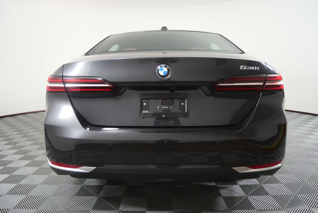 Thumbnail: 2025 BMW 5 Series - 4