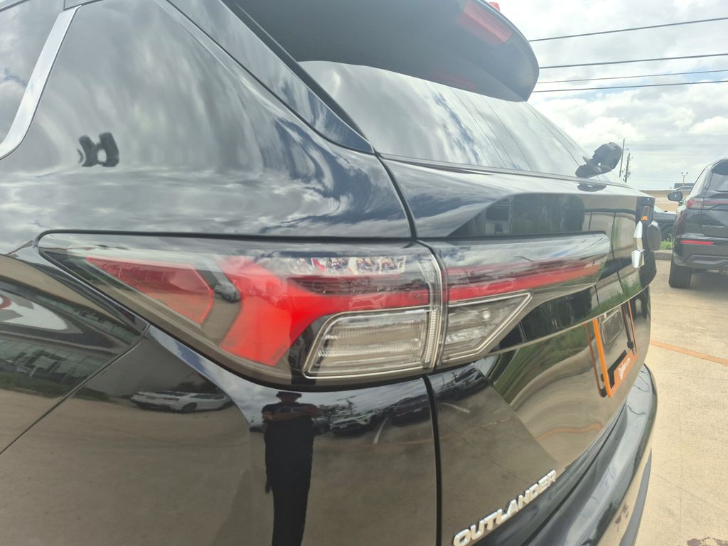 2025 Mitsubishi Outlander ES Black at Emmons Autoplex