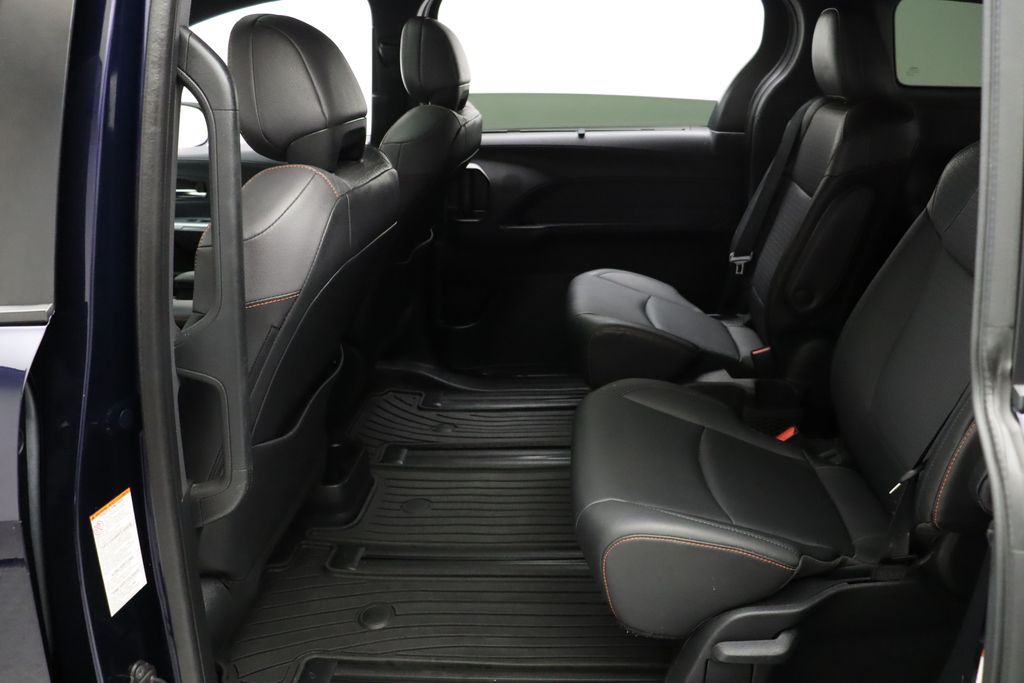 2022 Toyota Sienna XSE 19