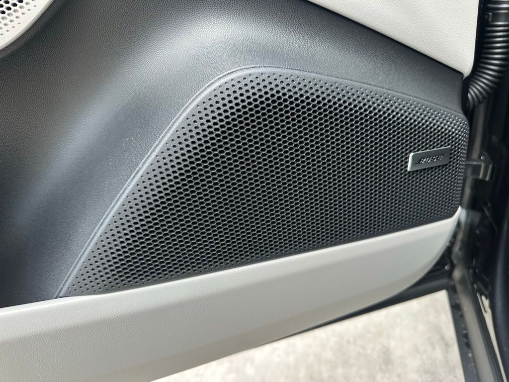 Thumbnail: 2026 Porsche Macan - 22