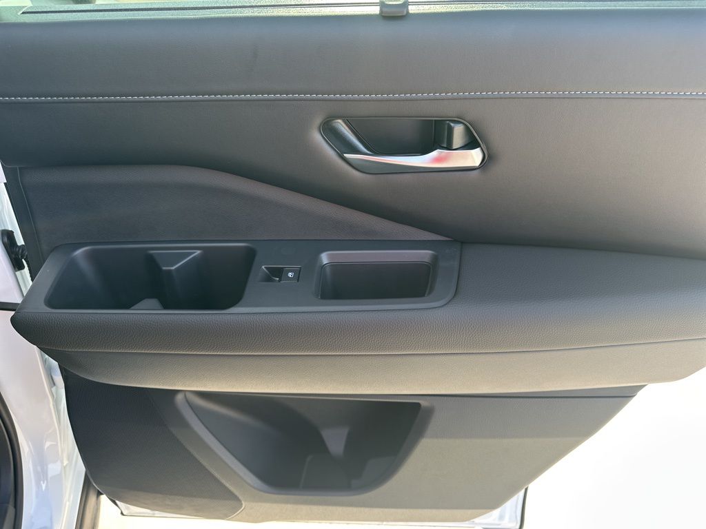2025 Everest White Pearl Tricoat Nissan Pathfinder SL FWD SUV