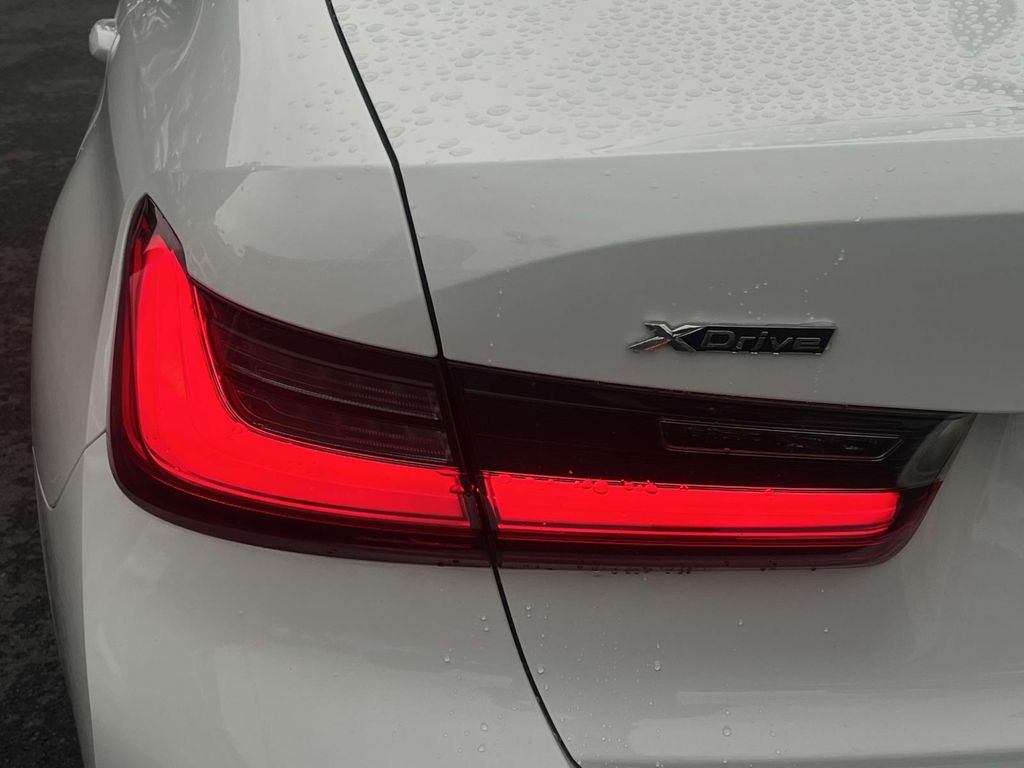 2019 BMW 3 Series 330i xDrive 10