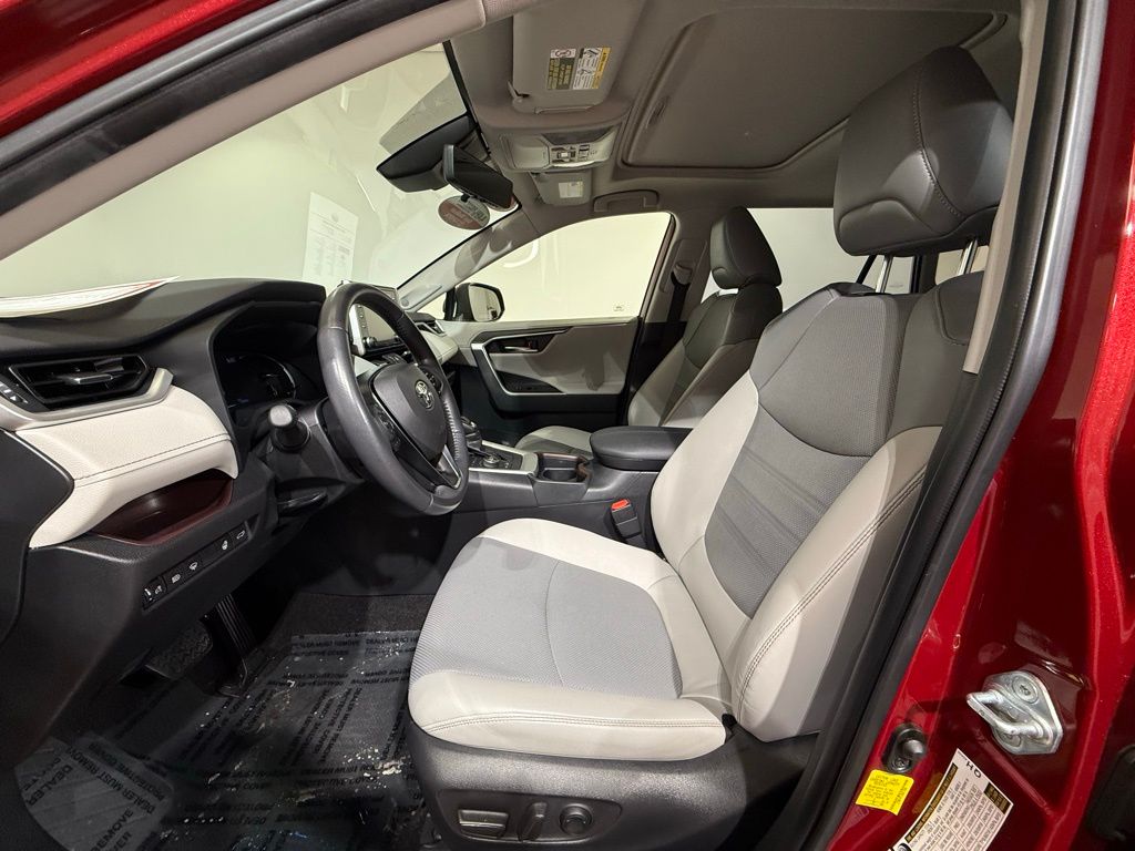 Thumbnail: 2021 Toyota RAV4 - 13