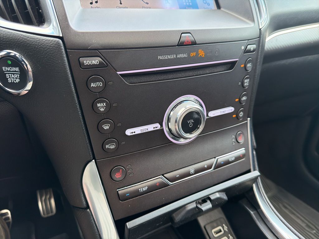 Thumbnail: 2019 Ford Edge - 32