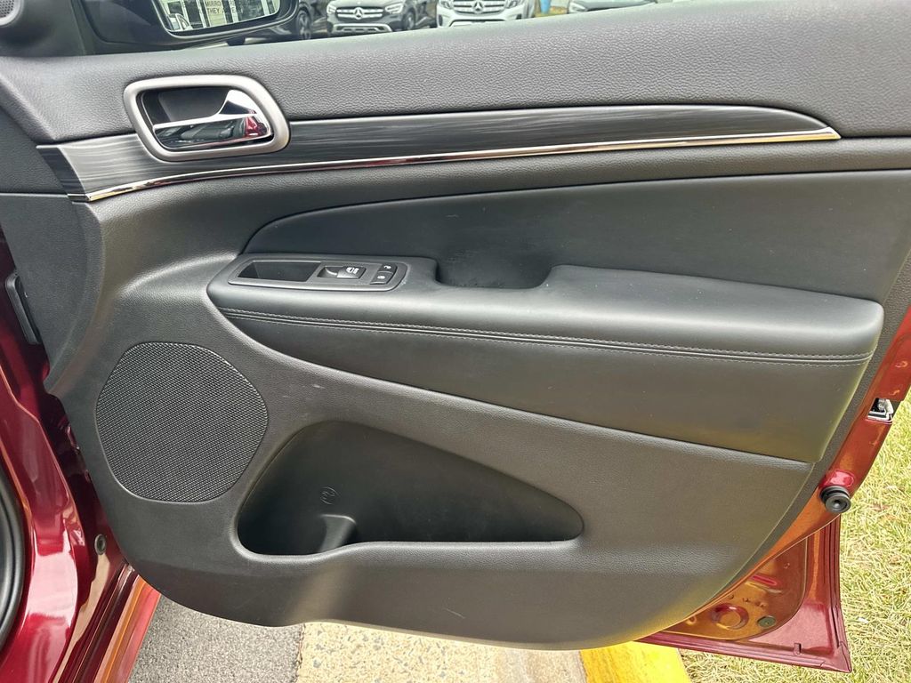 Thumbnail: 2019 Jeep Grand Cherokee - 19