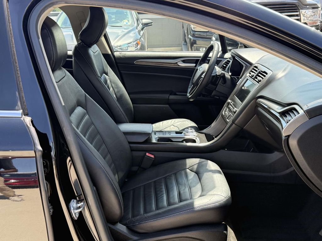 Used 2018 Black Ford SE image 16