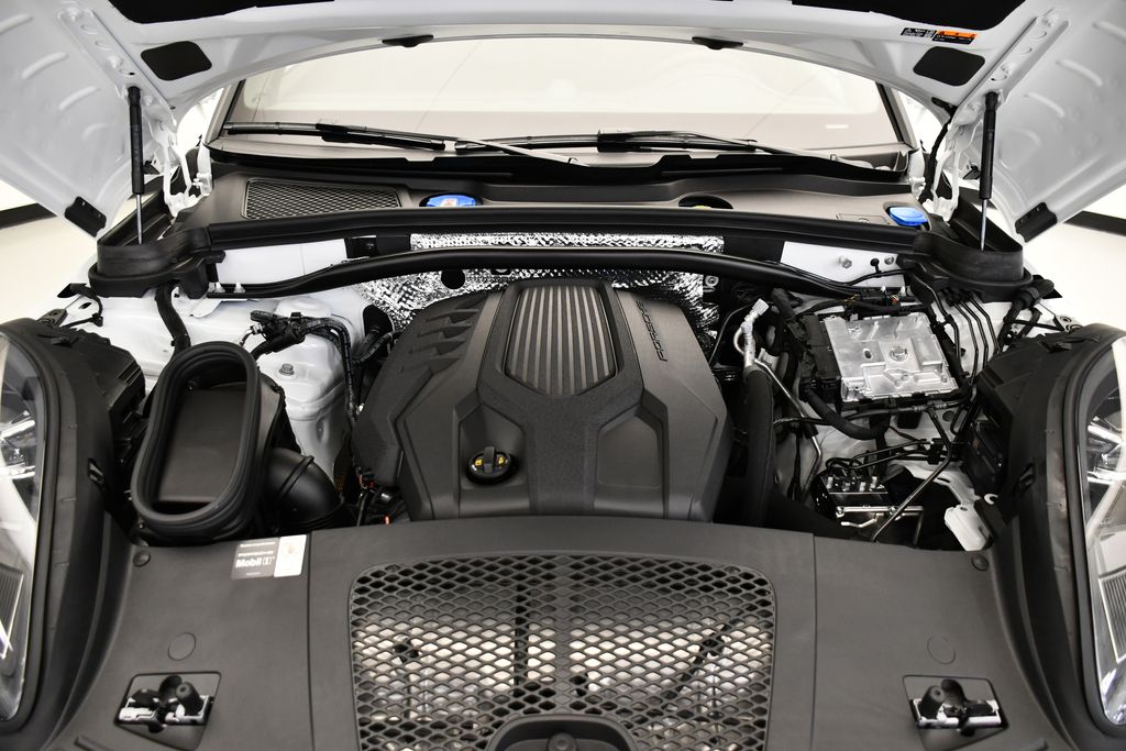 Thumbnail: 2025 Porsche Macan - 12