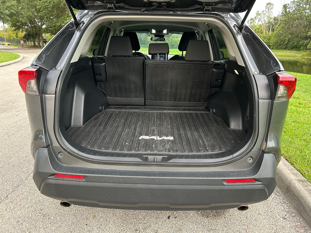 2022 Toyota RAV4 LE 10