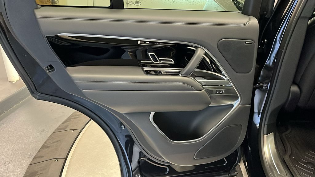 2023 Land Rover Range Rover SE 23