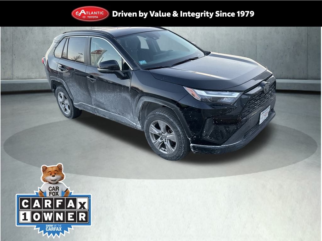 2023 Toyota RAV4 XLE's photo