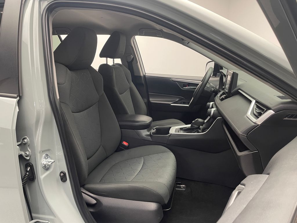 2022 Toyota RAV4 XLE 21
