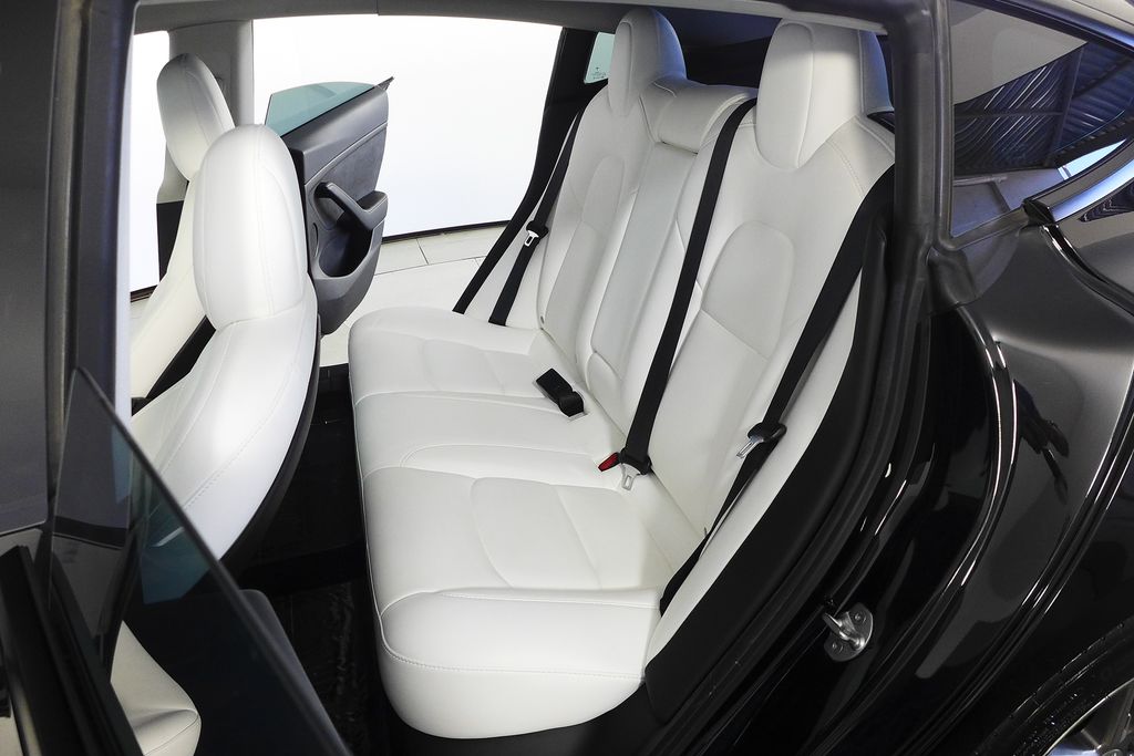 Thumbnail: 2021 Tesla Model 3 - 21