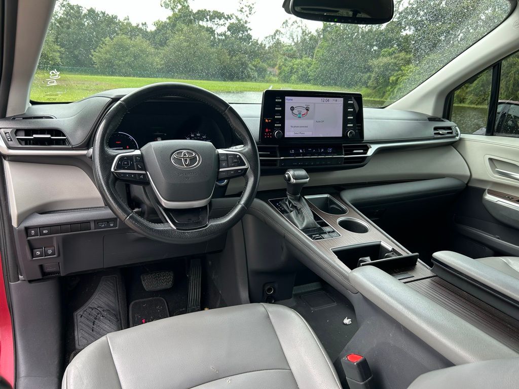 Thumbnail: 2021 Toyota Sienna - 12