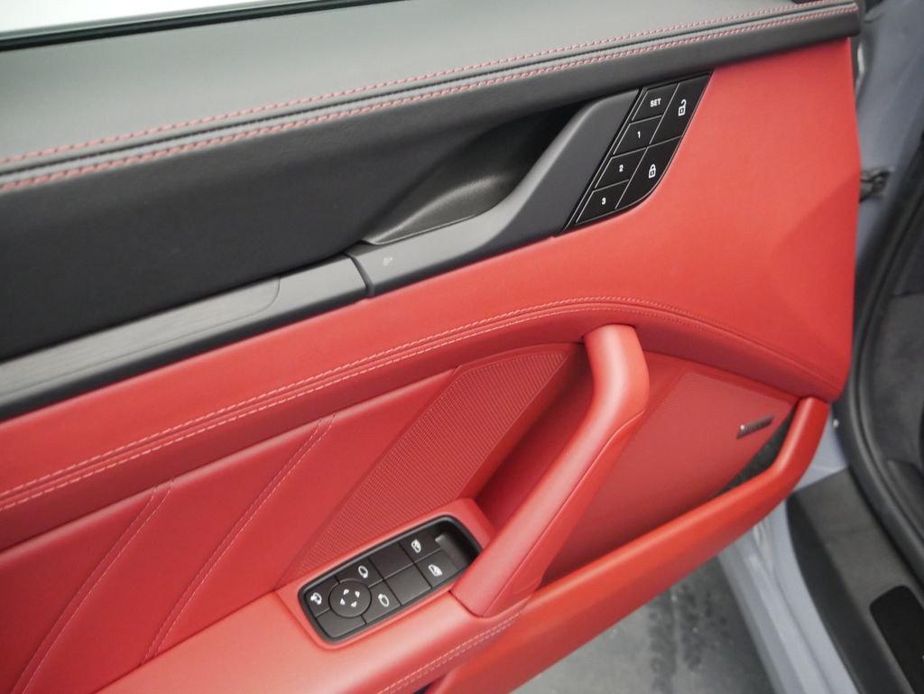 Thumbnail: 2024 Porsche 911 - 18