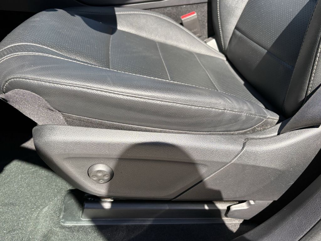 Used 2022 Obsidian Black Metallic Mercedes-Benz GLE 350 image 13