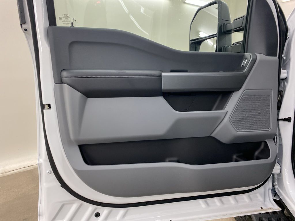 2025 Ford F-250SD XLT photo