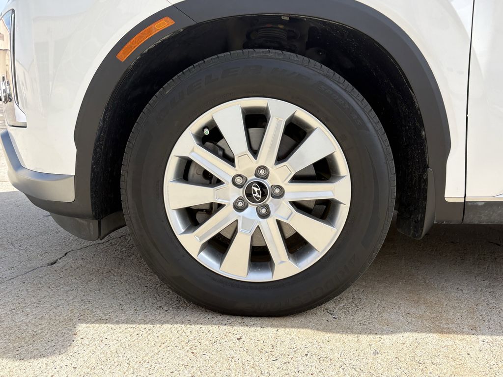 Used 2023 Hyper White Hyundai SEL image 9