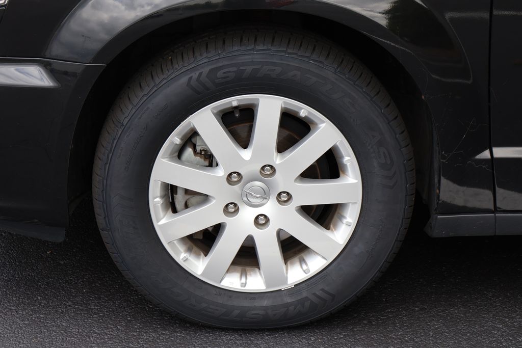 Thumbnail: 2013 Chrysler Town & Country - 11