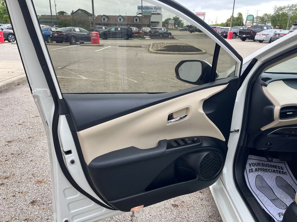 2020 Toyota Prius XLE AWD-e photo